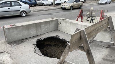 У Полтаві зростає кількість провалів на каналізаційній мережі У Полтаві зростає кількість провалів на каналізаційній мережі