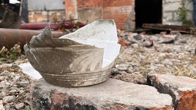 Знищене обстрілами підприємство