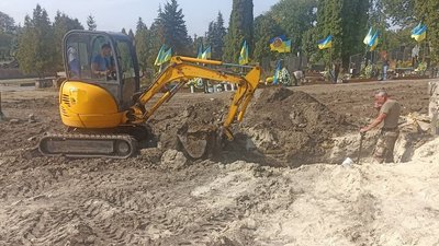 Розкопки на Микулинецькому кладовищі Розкопки на Микулинецькому кладовищі
