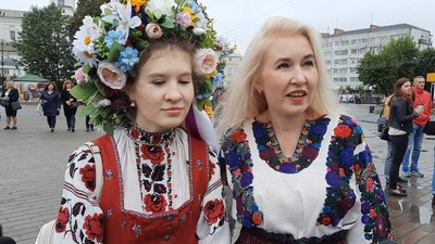 Через дощ концерт до річниці Незалежності провели у Волинському драмтеатрі