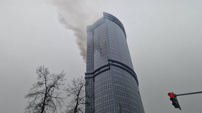 Міноборони РФ повідомило про атаку дронів: у Казані горять багатоповерхівки