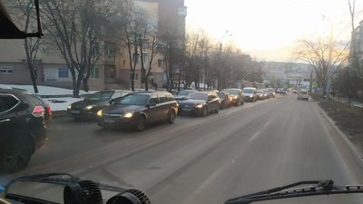 Через ДТП утворилися затори на дорозі Через ДТП утворилися затори на дорозі