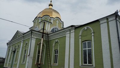 Вимагають переходу до ПЦУ. Біля церкви на Кіровоградщині зібралось більше сотні людей Вимагають переходу до ПЦУ. Біля церкви на Кіровоградщині зібралось більше сотні людей