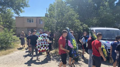 Перепоховали загиблого в Маріуполі. На Одещині попрощалися із 21-річним військовим Перепоховали загиблого в Маріуполі. На Одещині попрощалися із 21-річним військовим