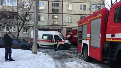 У Харкові в пожежі загинула літня жінка: в її квартирі горіли свічки У Харкові в пожежі загинула літня жінка: в її квартирі горіли свічки