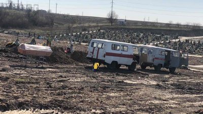 Прощання із померлою від COVID-19 у Рівному: як це було Прощання із померлою від COVID-19 у Рівному: як це було