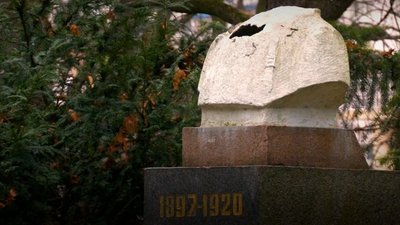 Монументальна декомунізація: яких пам'ятників позбулося Рівне у 2022 році Монументальна декомунізація: яких пам'ятників позбулося Рівне у 2022 році