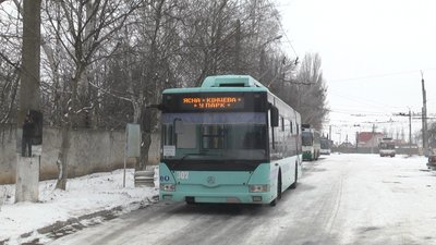 “Звичайно, вдарить по бюджету". У Слов’янську поновили платний проїзд у тролейбусах “Звичайно, вдарить по бюджету". У Слов’янську поновили платний проїзд у тролейбусах