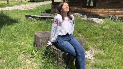 Інна Гойс у сорочці з міжгірською вишивкою Інна Гойс у сорочці з міжгірською вишивкою