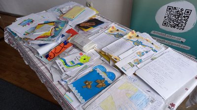 У десяти громадах Волині зібрали тисячу листів від дітей і молоді для військових