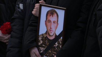 Напад Росії на Україну: Вінниччина попрощалася із загиблими у війні Напад Росії на Україну: Вінниччина попрощалася із загиблими у війні