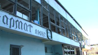 "Додає сил віра, що їх скоро вигонять і настане мирне життя", - кажуть місцеві Степногірська на Запоріжжі. "Додає сил віра, що їх скоро вигонять і настане мирне життя", - кажуть місцеві Степногірська на Запоріжжі.