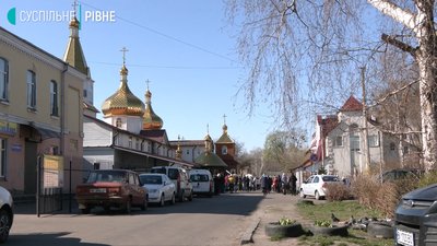 Рівненські патрульні перевірили, чи дотримуються правил карантину під час богослужінь Рівненські патрульні перевірили, чи дотримуються правил карантину під час богослужінь