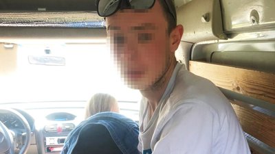 У Хмельницькому затримали молодика, у якого виявили згортки з невідомою речовиною