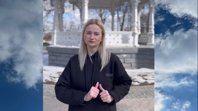 Сумчанка перекладає новини жестовою мовою та публікує відео у соцмережах Сумчанка перекладає новини жестовою мовою та публікує відео у соцмережах