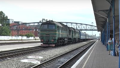 Знімали відео на YouTubе: франківські муніципали зняли двох львів’ян з перил мосту