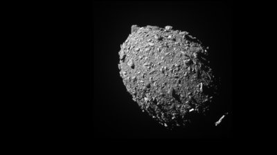 Вперше в історії: зонд NASA DART успішно врізався в астероїд