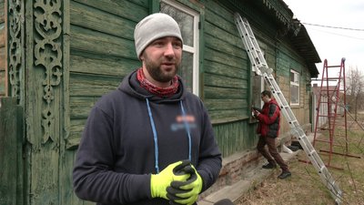 У Чернігові відновлюють дерев'яне мереживо на фасаді 100-річної садиби У Чернігові відновлюють дерев'яне мереживо на фасаді 100-річної садиби