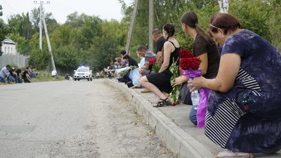 "Загинув, захищаючи небо над Донеччиною". У Харкові поховали пілота, який загинув у авіатрощі під Бахмутом