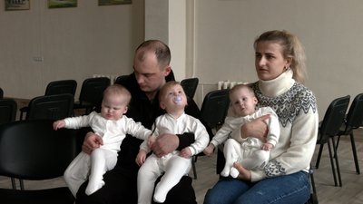 Місяць в підвалі, евакуація, повернення додому: історія трійні, що народилася у Чернігові в перший день широкої війни Місяць в підвалі, евакуація, повернення додому: історія трійні, що народилася у Чернігові в перший день широкої війни