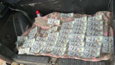Гроші вилучені у підозрюваних