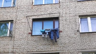 У Львові дитина випала з вікна третього поверху. Лікар розповів про її стан