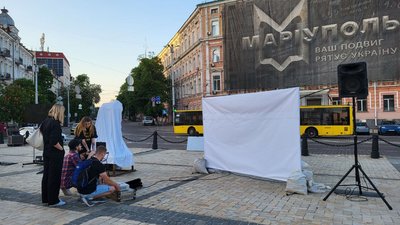 У Києві відкрили інсталяцію, присвячену полоненим з "Азовсталі" У Києві відкрили інсталяцію, присвячену полоненим з "Азовсталі"