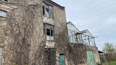 Внаслідок ракетного обстрілу нафтозаводу в Одесі пошкоджені 1000 саджанців "Міськзелентресту" Внаслідок ракетного обстрілу нафтозаводу в Одесі пошкоджені 1000 саджанців "Міськзелентресту"