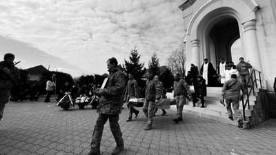 У Мукачеві попрощалися з полеглим на війні захисником Владиславом Стецикевичем