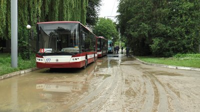 23 червня вода затопила понад 90% тролейбусного депо в Івано-Франківську 23 червня вода затопила понад 90% тролейбусного депо в Івано-Франківську