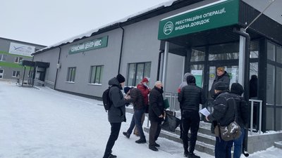 Ретроавто, електровелосипеди, відмітки та "Євро-2": тонкощі реєстрації транспорту у Рівному