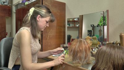 "Волосся важливо не переварити", – полтавка Марина Толмачова про професію постижера