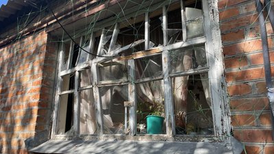 Наслідки авіаудару РФ по приватному сектору у Салтівському районі Харкова 23 квітня Наслідки авіаудару РФ по приватному сектору у Салтівському районі Харкова 23 квітня