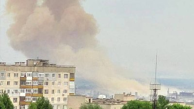 У Сєвєродонецьку російська авіація обстріляла хімзавод, стався викид азотної кислоти — Гайдай