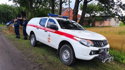 У селі на Волині, де був президент палало авто У селі на Волині, де був президент палало авто