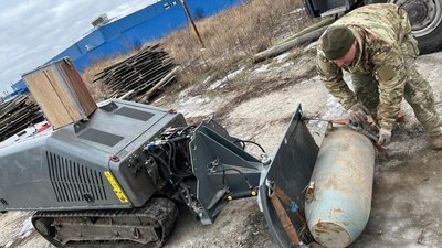 Вибухотехніки Нацполіції знешкодили близько 40 бойових частин крилатих ракет