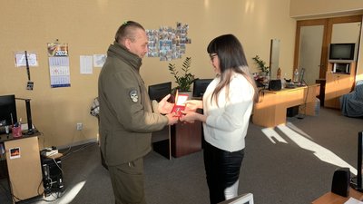 Родинам черкаських бійців, які загинули у Попасній, вручили ордени