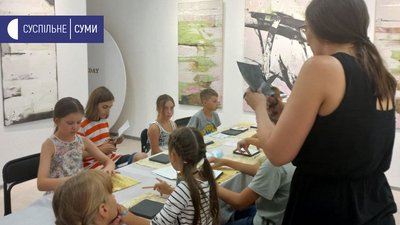 Сумські школярі створили керамічні плитки, що прикрасять фасад будівлі в Києві Сумські школярі створили керамічні плитки, що прикрасять фасад будівлі в Києві