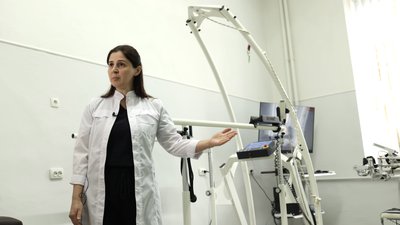 Відновлюють після травм та інсультів. Як медики у Чернівцях реабілітують пацієнтів на сучасних тренажерах Відновлюють після травм та інсультів. Як медики у Чернівцях реабілітують пацієнтів на сучасних тренажерах