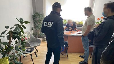 На Франківщині власника мережі турагенцій підозрюють у виготовленні підробних ПЛР-тестів На Франківщині власника мережі турагенцій підозрюють у виготовленні підробних ПЛР-тестів