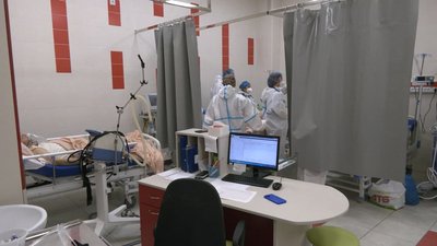 "Учора був єдиний день, коли не помирали пацієнти". Ситуація із COVID-19 у лікарні Франківська "Учора був єдиний день, коли не помирали пацієнти". Ситуація із COVID-19 у лікарні Франківська