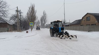 Мороз, ожледиця та 25 сантиметрів снігу: на Донеччині ліквідовують наслідки снігопаду