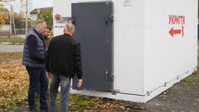 П'ять мобільних укриттів на шкільних маршрутах встановили в Сновську на Чернігівщині