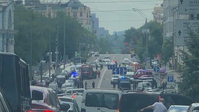 У Києві чоловік погрожує підірвати відділення банку в бізнес-центрі "Леонардо" У Києві чоловік погрожує підірвати відділення банку в бізнес-центрі "Леонардо"