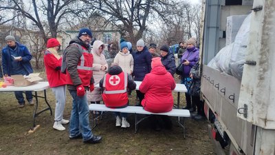 У Смілі на Черкащині волонтери допомагають людям після прильоту У Смілі на Черкащині волонтери допомагають людям після прильоту