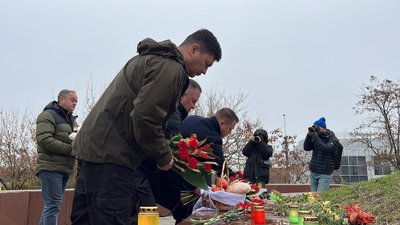 У Миколаєві вшанували 90-і роковини геноциду українського народу У Миколаєві вшанували 90-і роковини геноциду українського народу