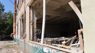 "Працюємо і будемо працювати". Директорка сумського училища розповіла, як працюватиме заклад після російського обстрілу "Працюємо і будемо працювати". Директорка сумського училища розповіла, як працюватиме заклад після російського обстрілу
