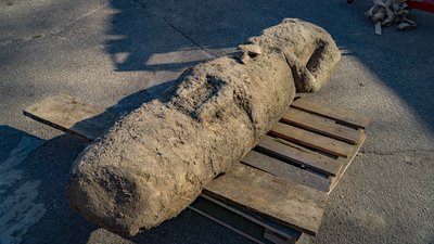 До музею в Дніпрі з прифронтового села Донеччини привезли кам'яну бабу, якій може бути понад 800 років До музею в Дніпрі з прифронтового села Донеччини привезли кам'яну бабу, якій може бути понад 800 років