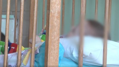 На Херсонщині в будинку виявили побиту 7-місячну дівчинку. Зараз дитина перебуває у лікарні