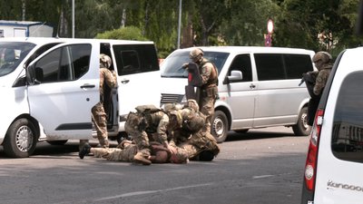 У Рівному пройшли навчання СБУ. Звільняли заручників від терористів У Рівному пройшли навчання СБУ. Звільняли заручників від терористів